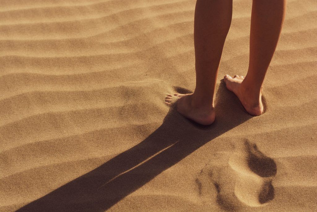 feet pic sand
